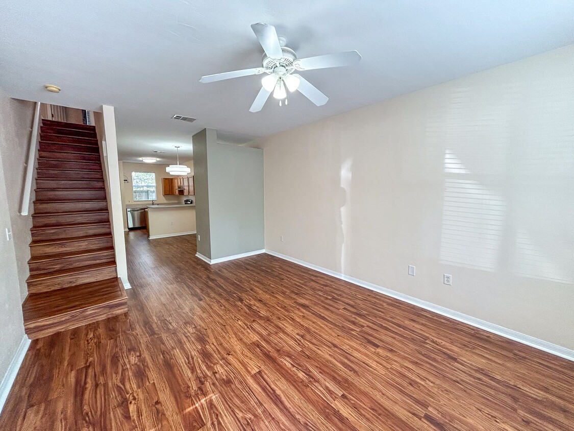 Primary Photo - Kensington South #304