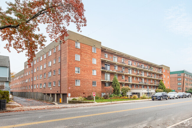 Building Photo - Wyndham House