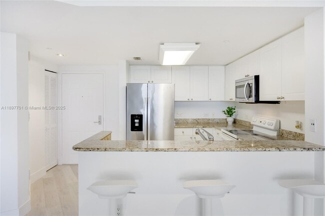 Building Photo - 19501 W Country Club Dr