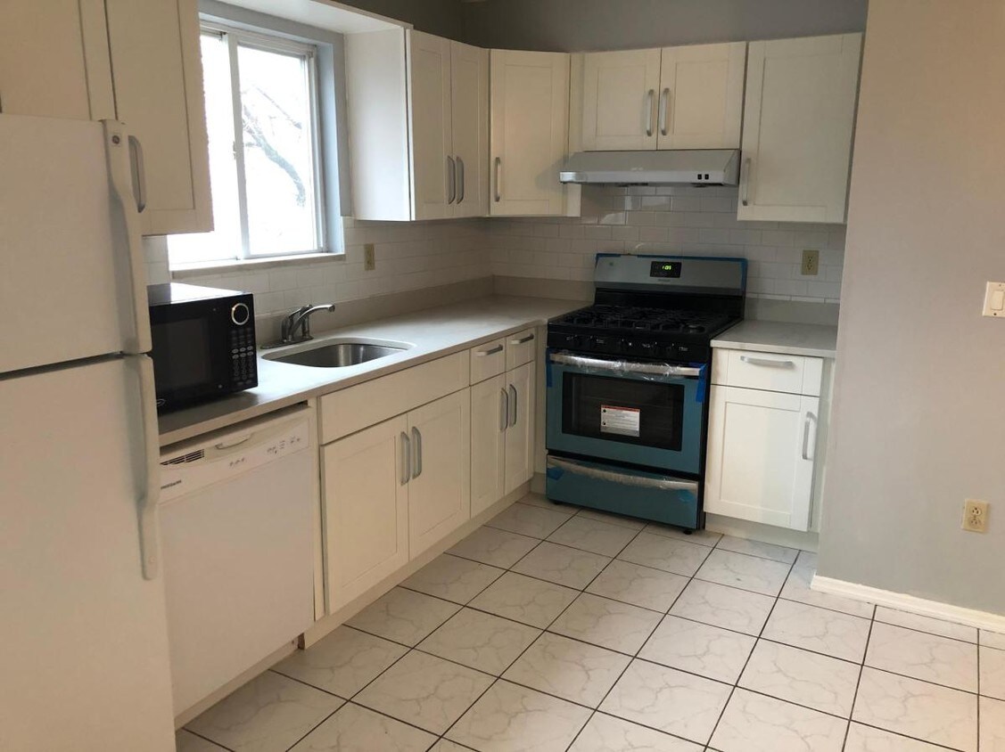 51 Boundary Ave, Staten Island, NY 10306 House Rental in Staten