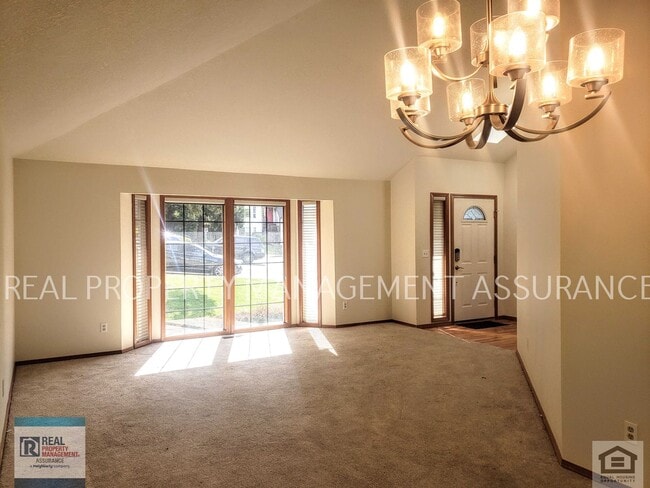 Building Photo - Charming 3 Bedroom Home With A 2 Car Garage!!