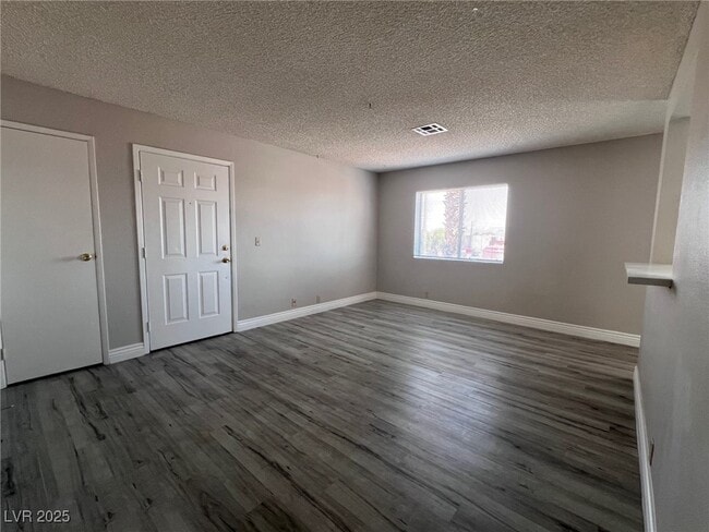 Foto del edificio - 5061 W Pioneer Ave