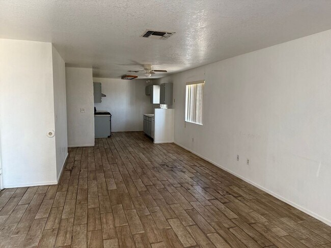Foto del edificio - 807 Gemstone Ave