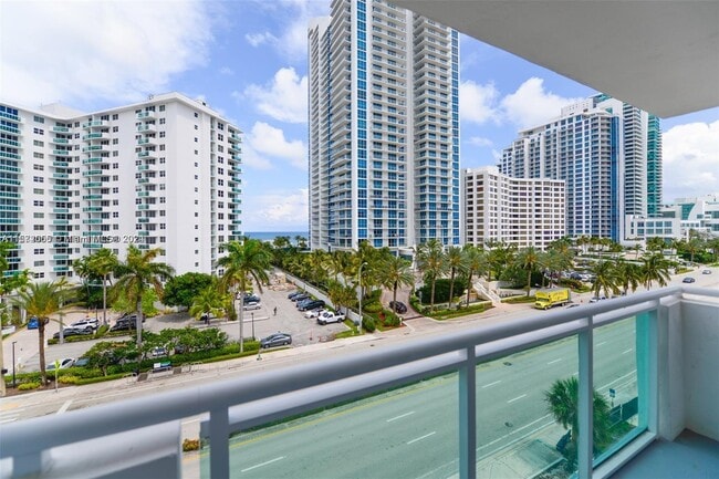 Building Photo - 3000 S Ocean Dr