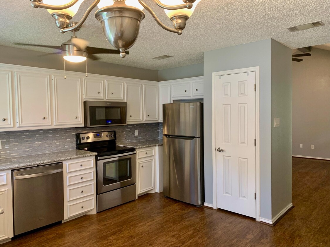 Foto principal - 8904 Elgin Ave