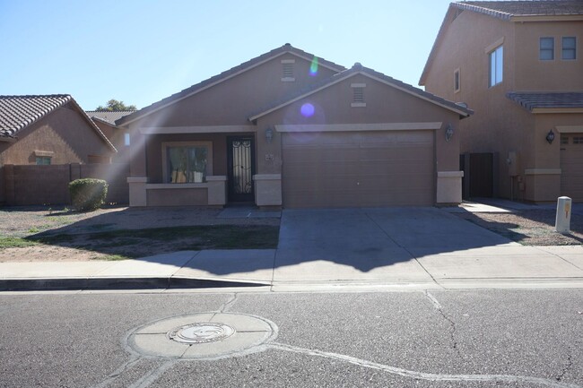 Foto del edificio - Remodeled 4 Bed 2 Bath Home.