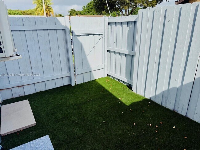 Foto del edificio - 8350 NW 7th St