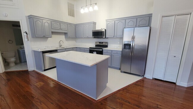 Foto del edificio - 121 W Jackson Ave