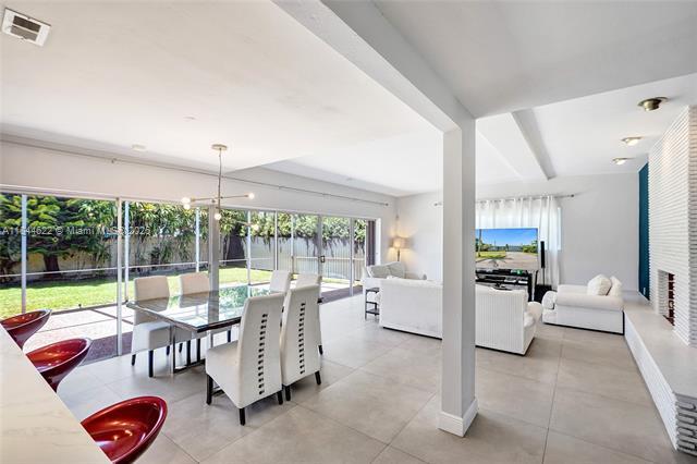 Building Photo - 1940 NE 185th Ter