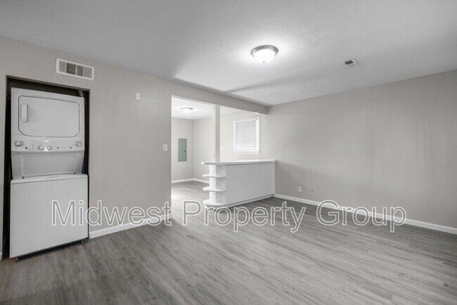 Building Photo - 1450 Plaza Pl
