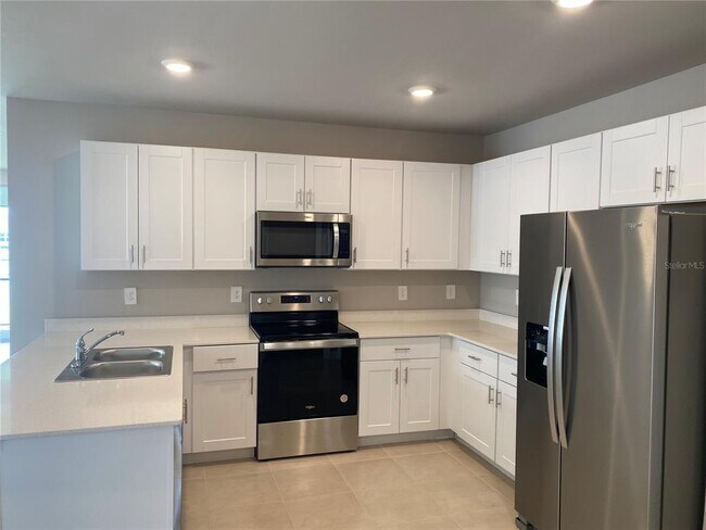 Building Photo - 16070 Bridle Rdg St