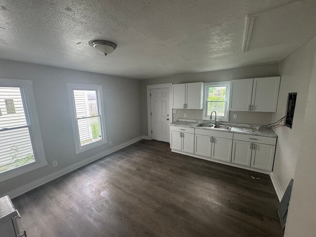 Building Photo - 613-615 N. Jefferson Ave