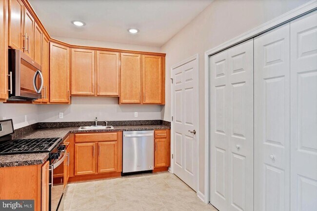 Foto del edificio - 944 Halifax Pl