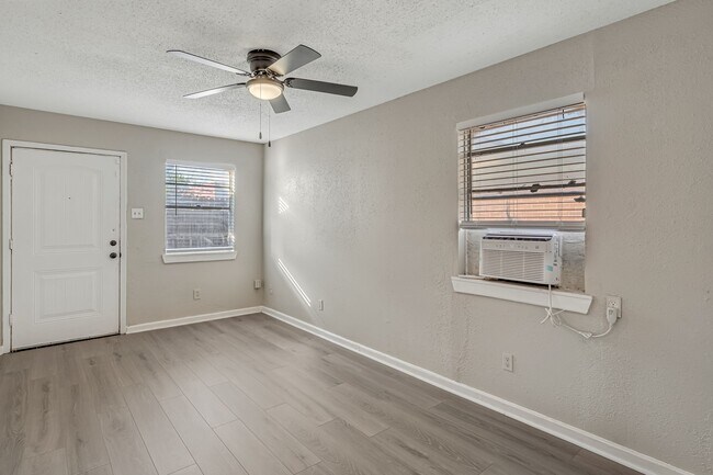 Foto del edificio - 4720 Carmen St