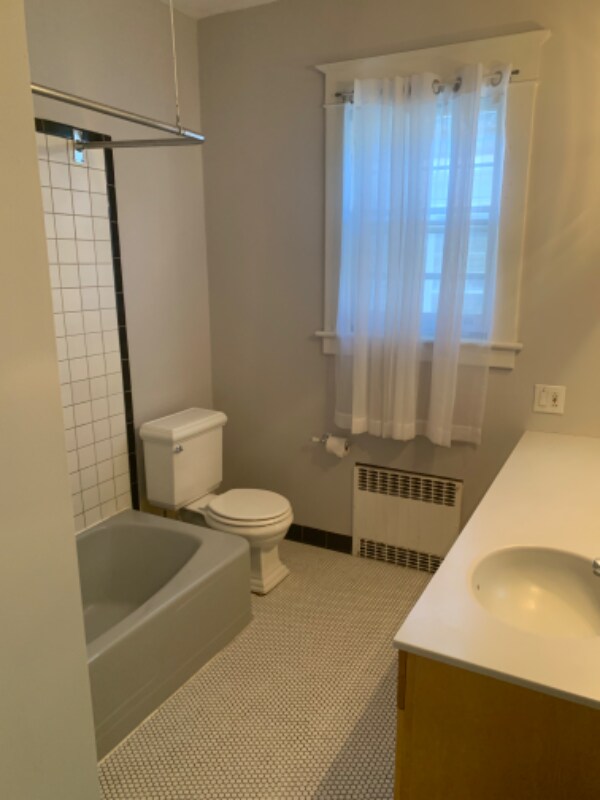 Building Photo - 814 Park Ave