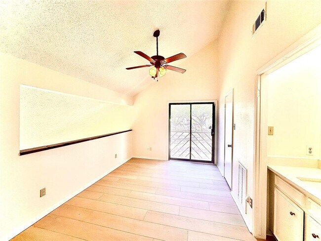 Building Photo - 5860 Sampley Way