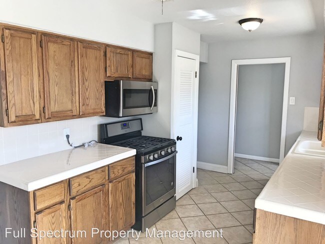 Foto del edificio - 347 Pinewood Ln