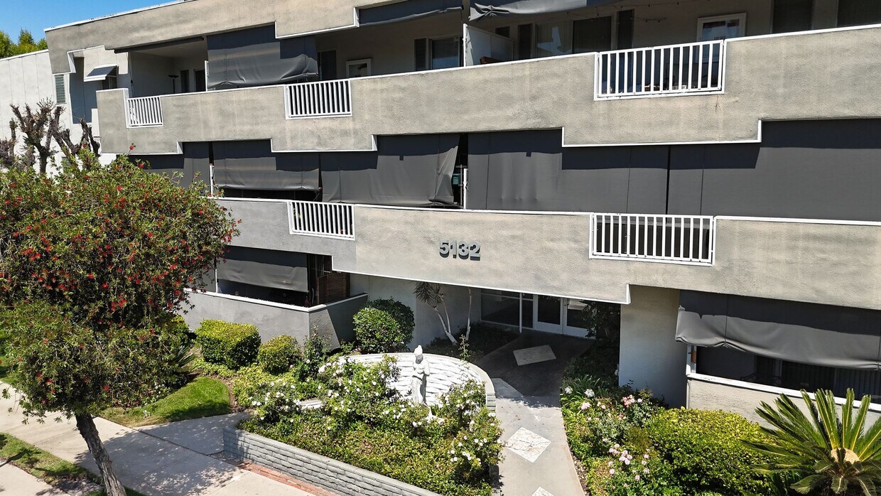 Primary Photo - Encino Voltaire