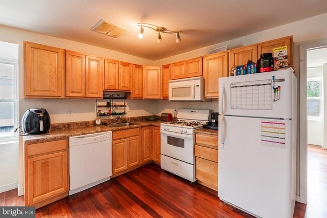 Building Photo - 4841 Walton Ave
