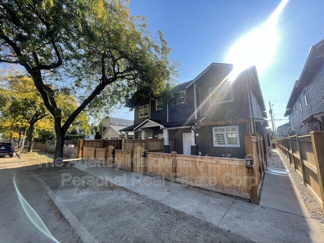 Photo du bâtiment - 831 Wilson Ave