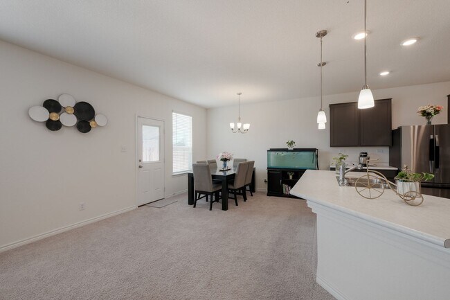 Foto del edificio - Comfort Meets Convenience in a Well-Located Home