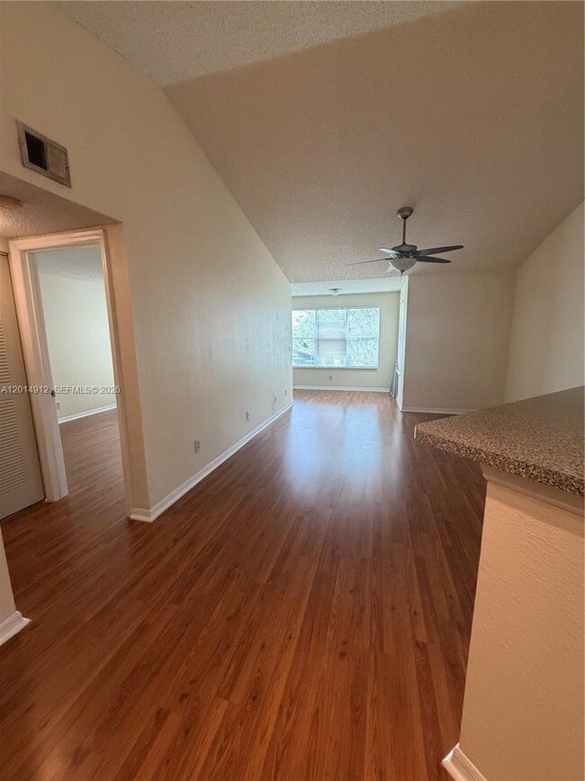 Building Photo - 12950 Vista Isles Dr