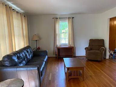 Foto del edificio - Close to town of Clarksville.   Partially furnished.  Grass cutting included.