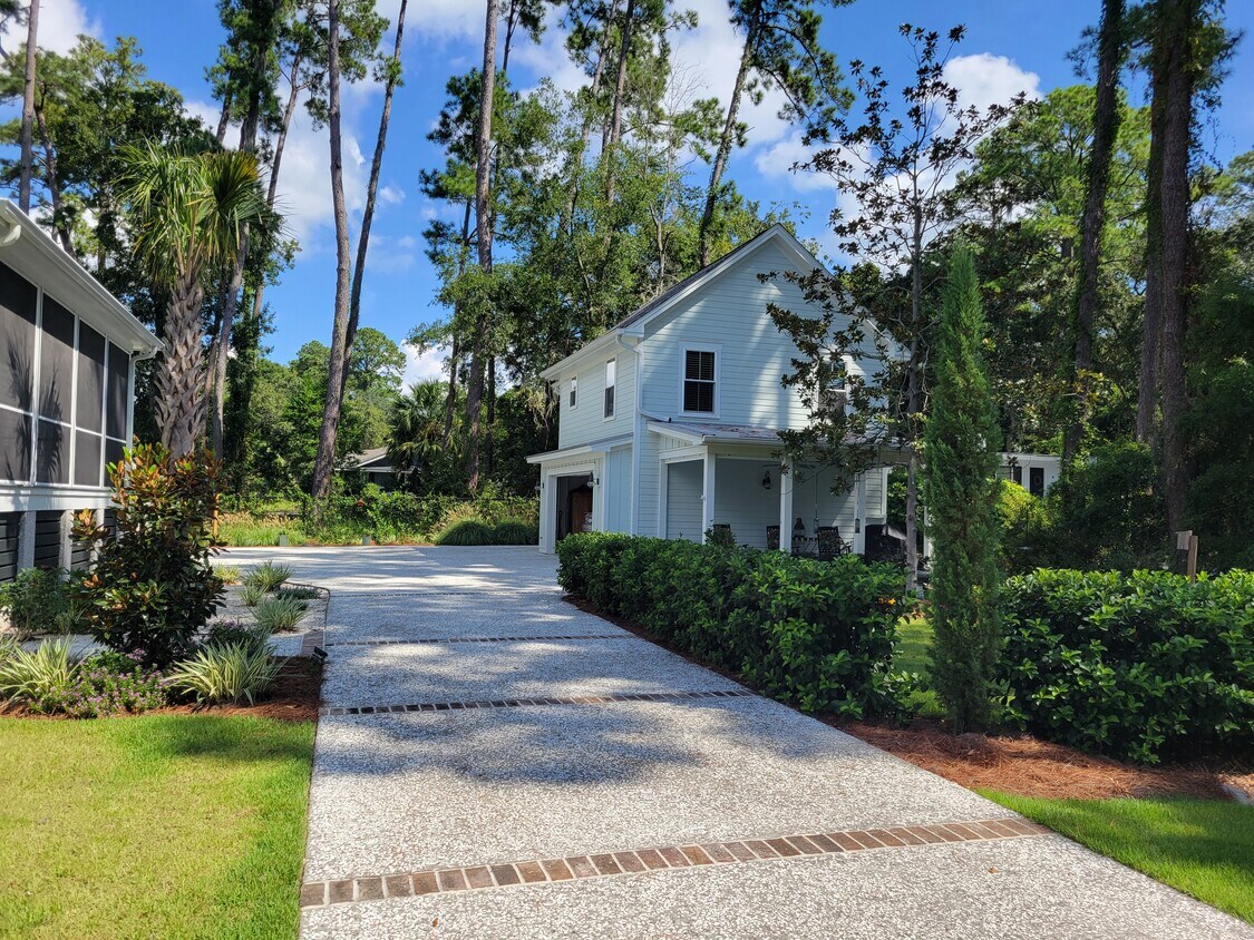 View of guesthouse - 114 S Hermitage Rd