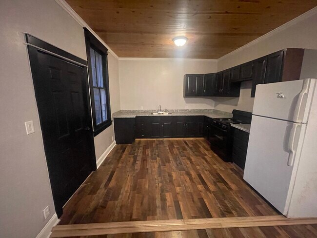 Cocina - 2455 Wisteria St