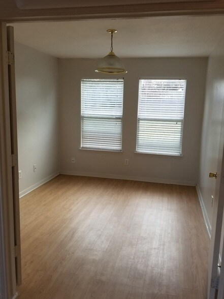 Foto del edificio - 839 Autumn Point Ln