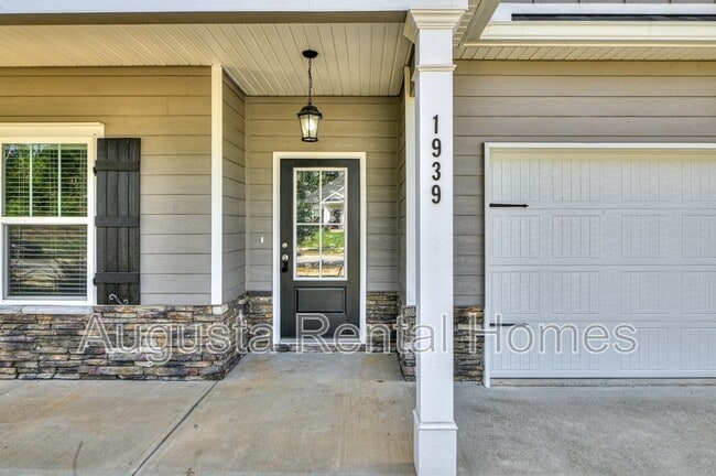 Building Photo - 1939 Preservation Cir