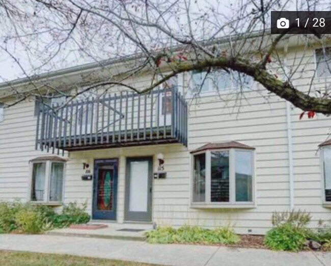 Foto del edificio - 115 Lakewood Gardens Ln