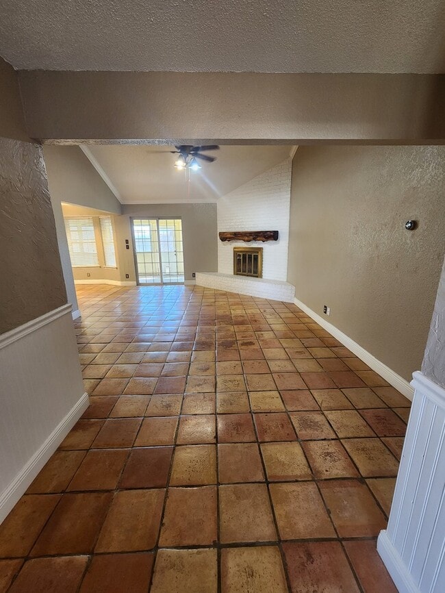 Foto del edificio - 3 bed 2 bath 2 car garage, move in ready!