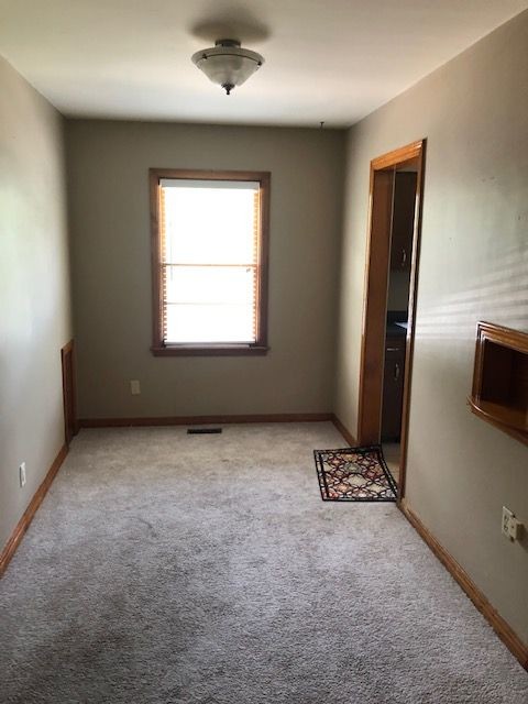Building Photo - 3BR/1BA Near Gage Park