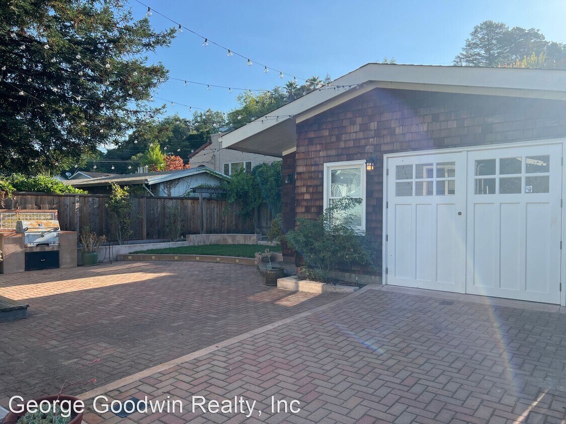 Primary Photo - 3 br, 2.5 bath House - 152 C Street