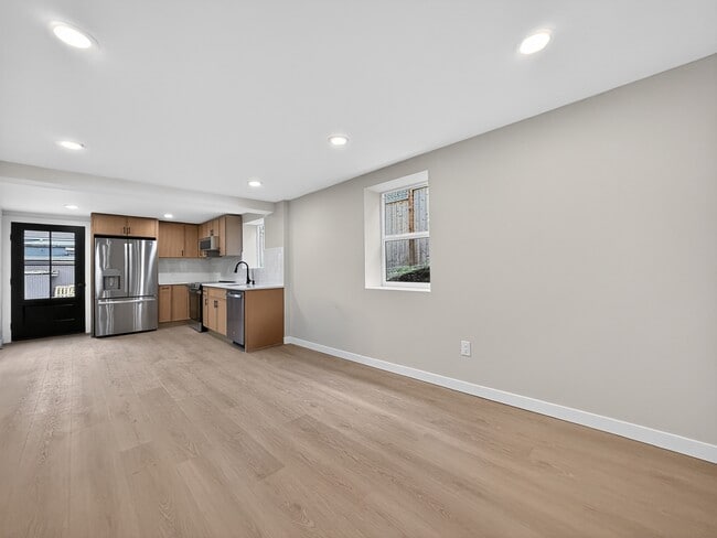 Building Photo - 925 N 75th St