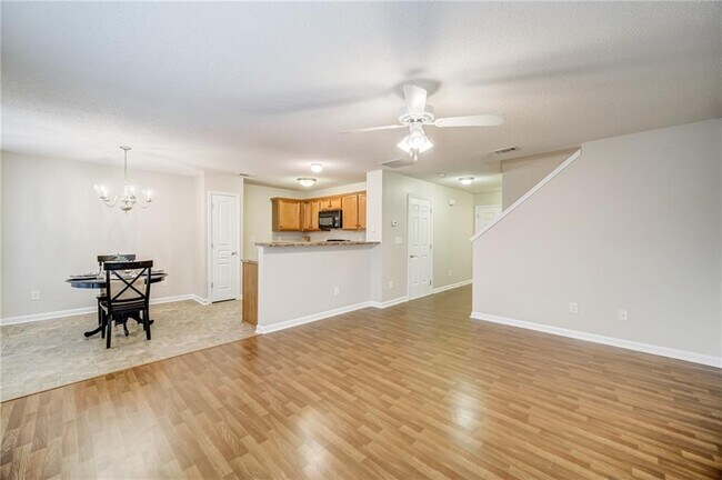 Building Photo - 449 Colonial Walk