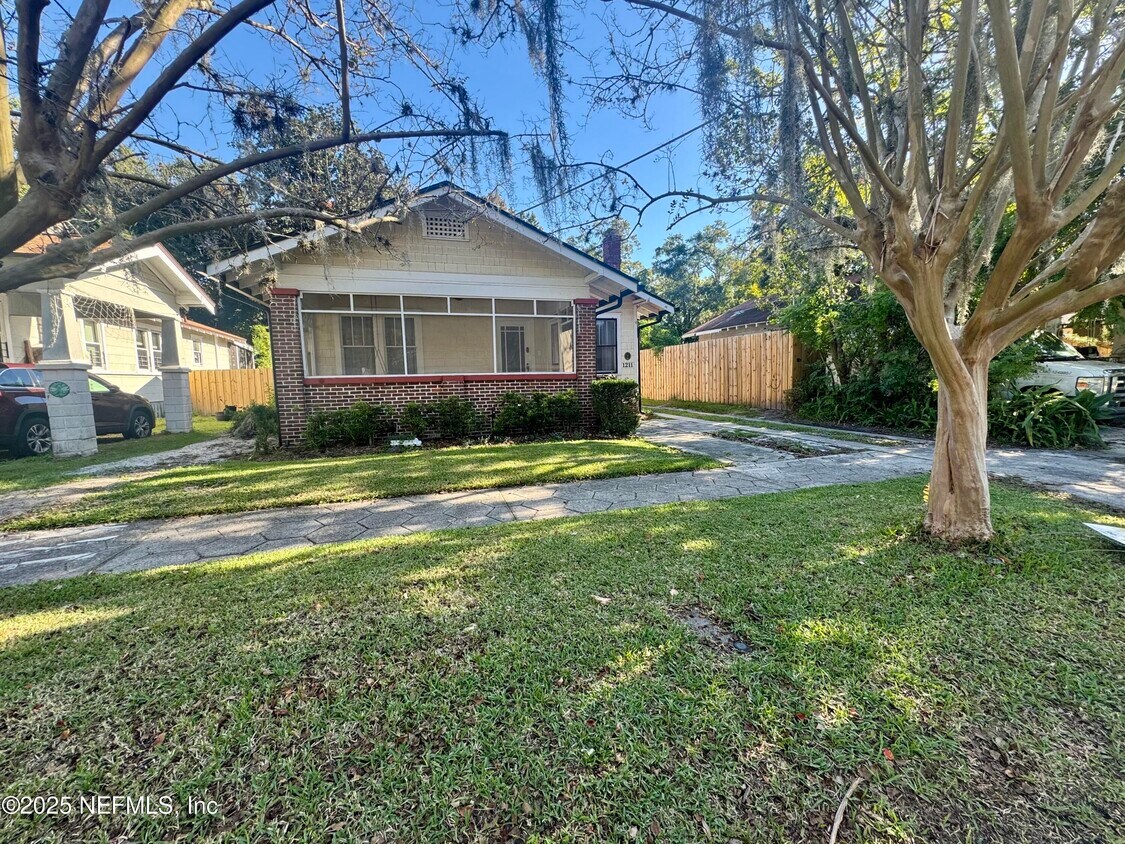 Foto principal - 1211 Cherry St