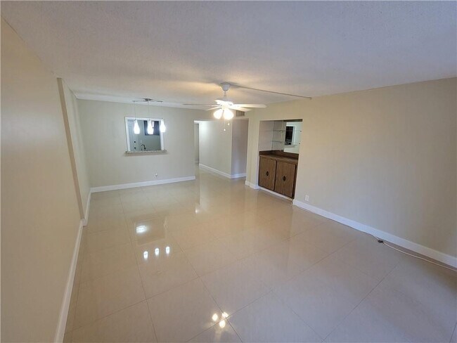 Foto del edificio - 404 NW 68th Ave