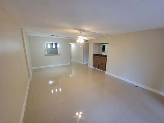 Building Photo - 404 NW 68th Ave