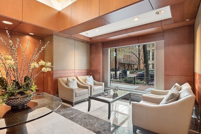 Foto del edificio - 445 E North Water St