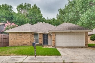 Building Photo - 2208 Placid Dr