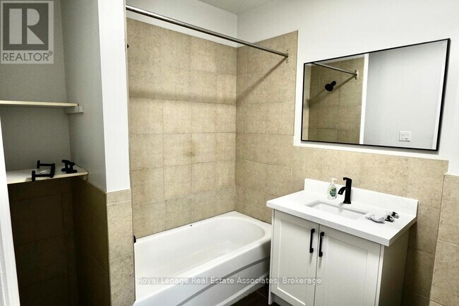 Building Photo - 246 Marlborough St