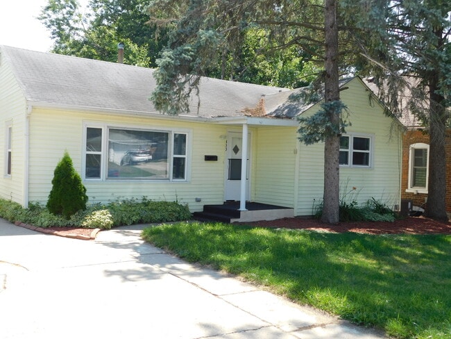 Building Photo - 429 N Trunck Ave