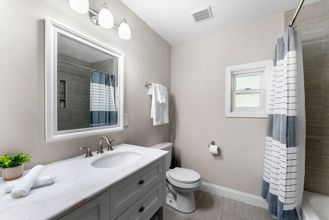 Foto del edificio - 6136 Hopkins St NE