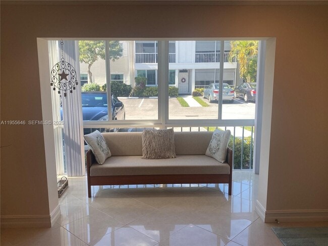 Building Photo - 6471 Bay Club Dr