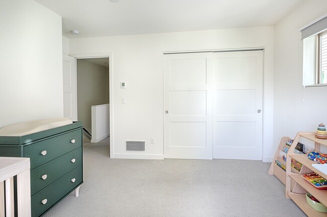 Foto del edificio - Impeccable Designer Townhome