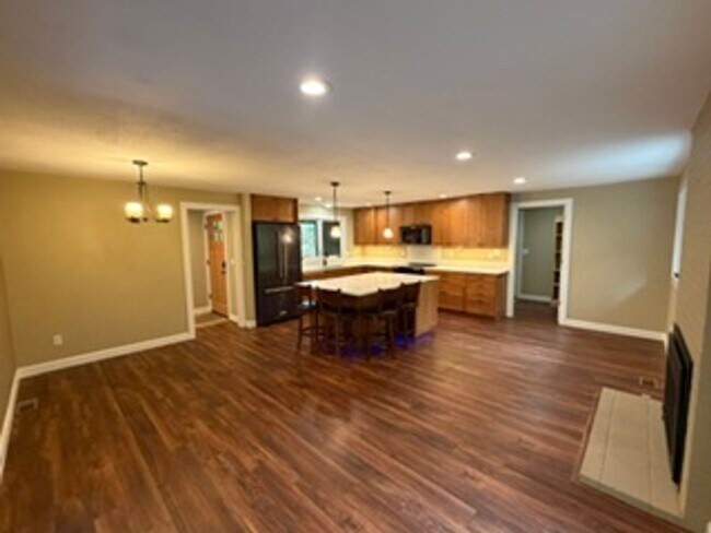 Foto del edificio - Charming, Spacious, Updated Home in Lake Oswego!