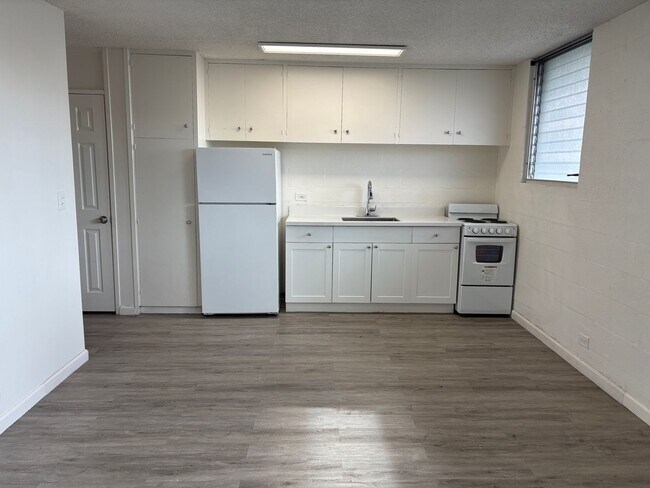 Foto del edificio - Kapalama - 1 Bdrm/1 Bath - Kalani St - $1,400