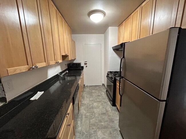 Building Photo - Charming 2BR Condo in Foggy Bottom